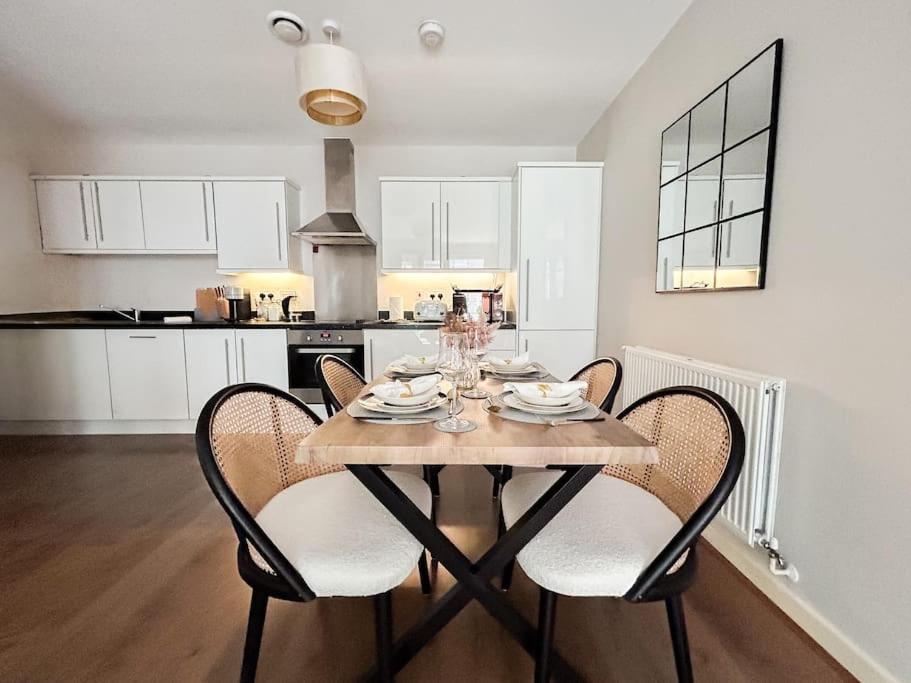 런던 Stylish Urban Sanctuary With Parking 아파트 외부 사진