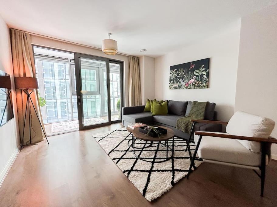 런던 Stylish Urban Sanctuary With Parking 아파트 외부 사진
