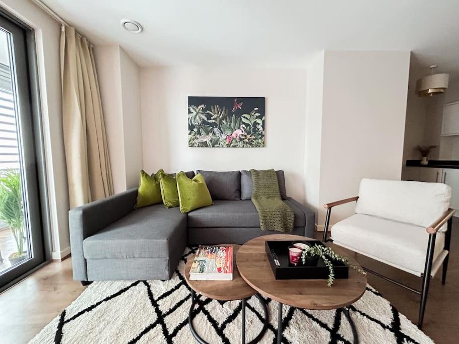 런던 Stylish Urban Sanctuary With Parking 아파트 외부 사진