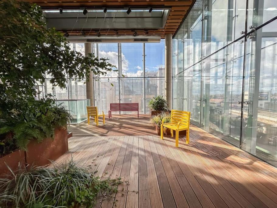 런던 Stylish Urban Sanctuary With Parking 아파트 외부 사진