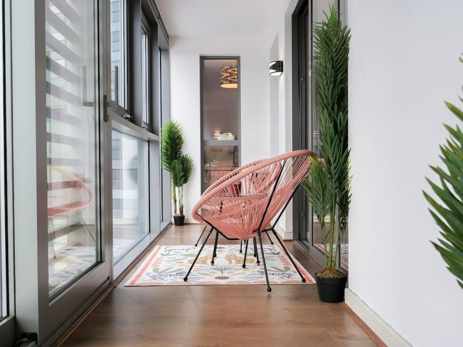 런던 Stylish Urban Sanctuary With Parking 아파트 외부 사진