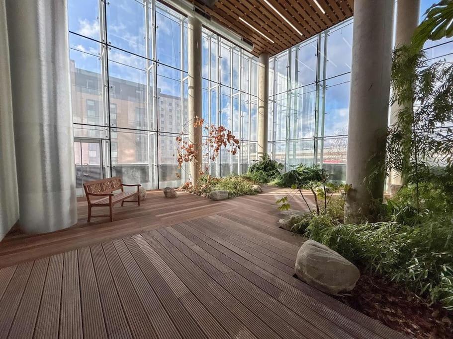 런던 Stylish Urban Sanctuary With Parking 아파트 외부 사진