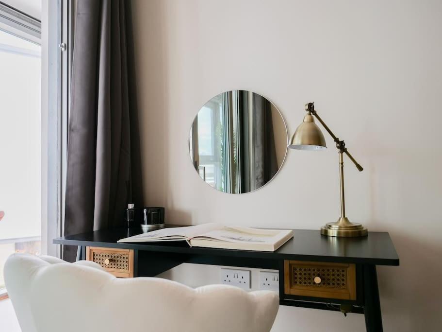 런던 Stylish Urban Sanctuary With Parking 아파트 외부 사진
